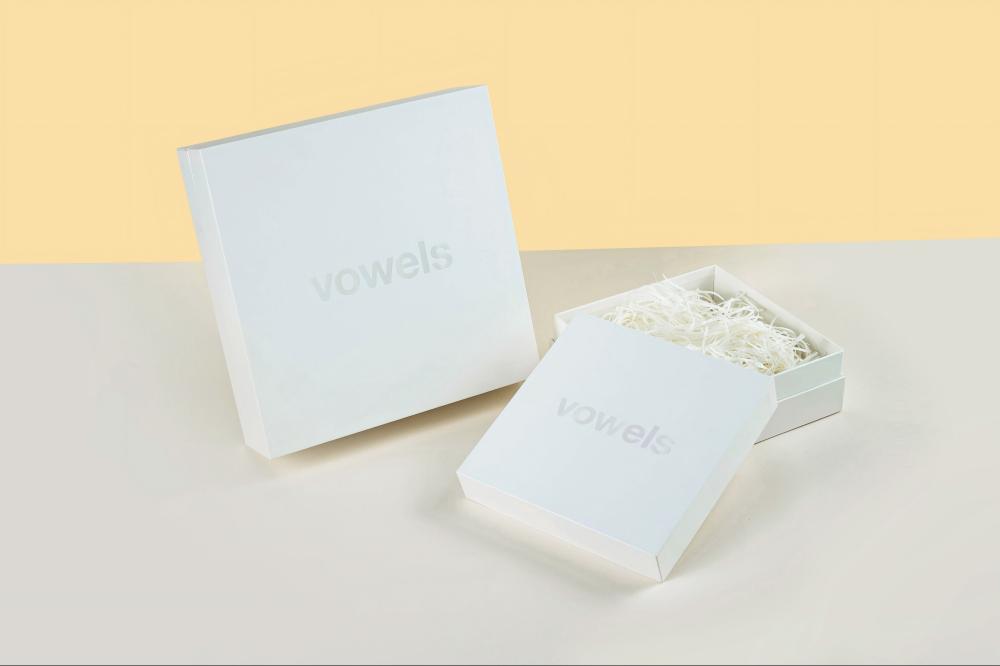 Triangle paper bag and gift box