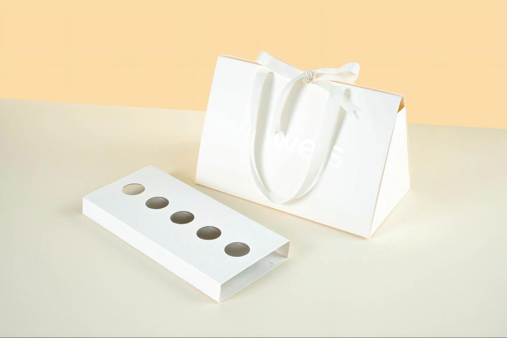 Triangle paper bag and gift box